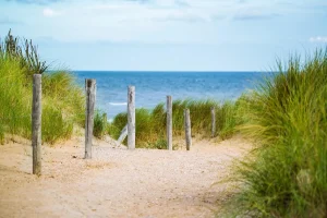 Marflet Sentier vue sur dunes et plage en famille
